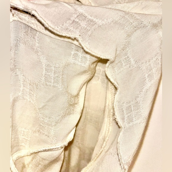 Skies are blue scallop sleeve cream blouse with circle detail Sz L - Picture 3 of 5